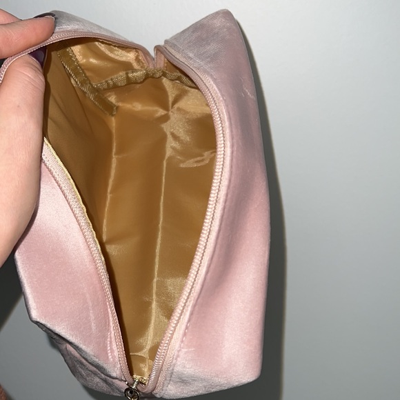 New Cosmetic Bag 🎀 - Picture 3 of 3